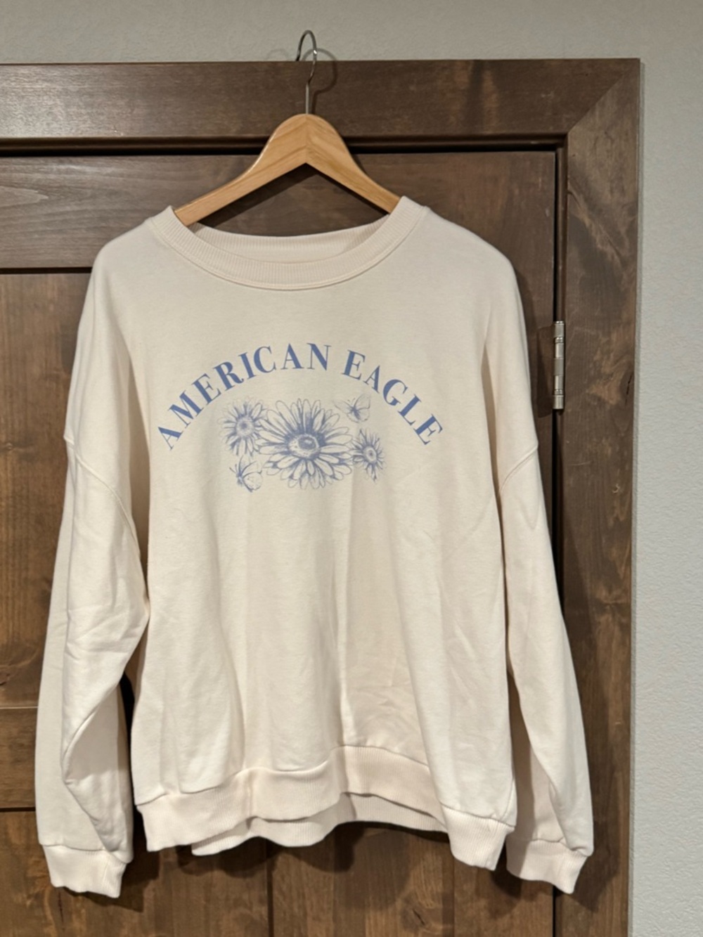 American Eagle Outfitters Cream Sweatshirt with Light Blue Floral Logo